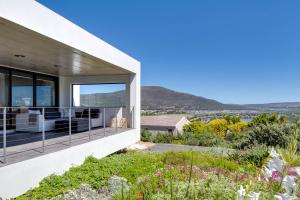 Sunny Bank - Luxury 8 Pax Villa