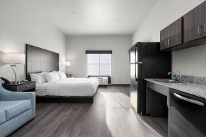 Studio - Disability Access room in Riverstone Suites - Chippewa Falls