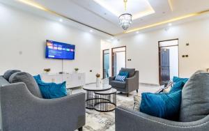 Emerald by Skyline Villa