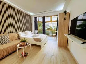 LM27 Beach by Wave Properties - Playa de las Canteras