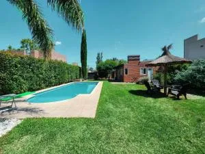 Casa con pileta en Fisherton Rosario - Rosario