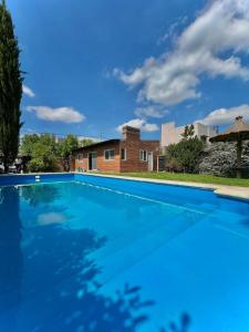 Casa con pileta en Fisherton Rosario