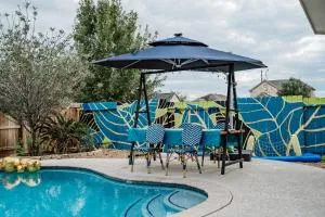 Serene 4BR Lux Home w Heated Spa Pool Massage Chair - Cypress