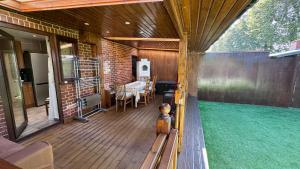 Large Modern Home Near Barking Station With SuperFast 1gbps Wi-Fi & Free Parking