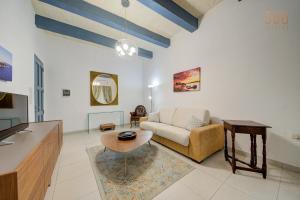 Cozy 3rd-Floor Valletta Apartment by the Seafront by 360 Estates