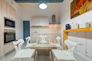 Cozy 3rd-Floor Valletta Apartment by the Seafront by 360 Estates