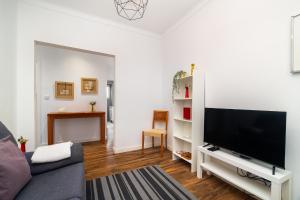 Garden Apartment with BBQ & Orange Tree - Near Lisbon & Sintra