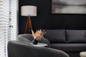 1BR Oasis w Pool&Parking, Near Rvrwlk & Conv Ctr