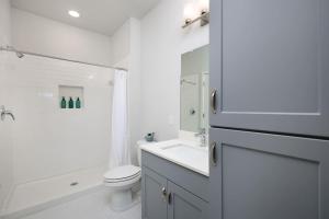 1BR Oasis w Pool&Parking, Near Rvrwlk & Conv Ctr