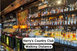 Chic 1BR Parking, Rooftop, Near Arrowhd & TMobile