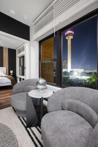 1BR Escape w Pool&Parking, Near Rvrwlk & Conv Ctr