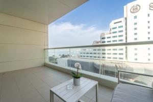 Beachfront Bliss Luxurious 3-BR Stay in JBR