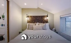 Foden's House by YourStays - 2 Bedroom Cottage in Sandbach with gorgeous dining room extension, High end finish - 沃明翰