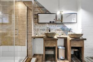 Large 2 Bedroom Warehouse Apartment Short Term Rental & Flexible Renting Hoxton With Free Wi-Fi