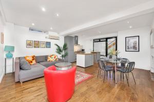 Large 2 Bedroom Warehouse Apartment Short Term Rental & Flexible Renting Hoxton With Free Wi-Fi