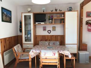 Apartment (4 Adults) room in Appartement Villard-de-Lans 2 pièces 4 personnes - FR-1-515-47