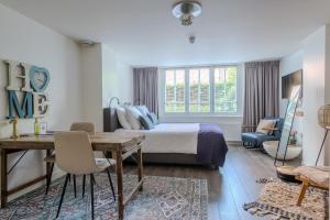 Studio - Souterrain room in Hotel Oranjestaete