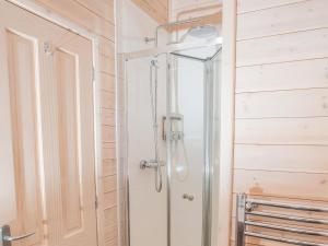 Dovestone Luxury Lodges sleeps 4- pet free