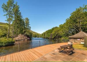 Lakeside Pods - pets welcome