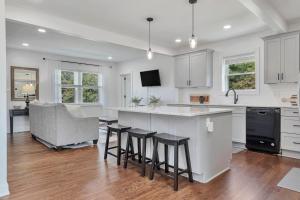 Carytown Retreat Pet Friendly & Gourmet Kitchen