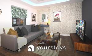Antrobus Deluxe Apartments by YourStays