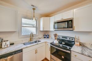 Less Than 3 Mi to Dtwn Modern Cottage in Greenville!