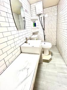 Impact Arena Condo Twin Beds by Goodroom24