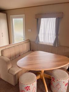 Ard Na Leice Scenic Escape with Lake Views