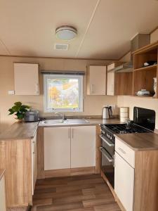 Ard Na Leice Scenic Escape with Lake Views