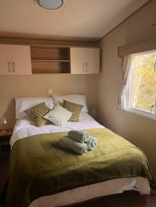 Ard Na Leice Scenic Escape with Lake Views