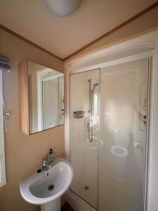 Ard Na Leice Scenic Escape with Lake Views