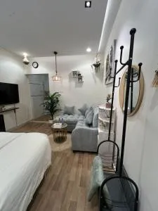 استوديو ريفي بدخول ذاتي - Mugharrizāt