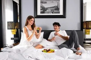 雅典河湾区酒店及套房 - 武利亚格迈尼