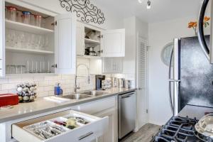 Coastal Escape King 1Bd, Pets Parking Fast Wi-Fi