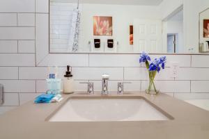 Coastal Escape King 1Bd, Pets Parking Fast Wi-Fi