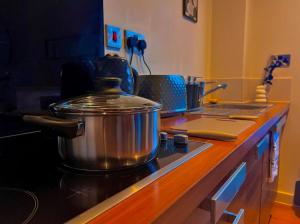 Penthouse Gem, Central, Scenic Views, Stylish, Modern, City Centre 2BR