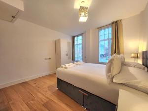 Spacious 2-Bed Flat - Close to Tube, Sleeps 6