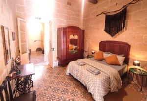 OnTheRocks - Holiday Home in Victoria, Gozo