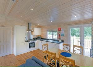 Dovestone Luxury Lodges sleeps 4- pet free