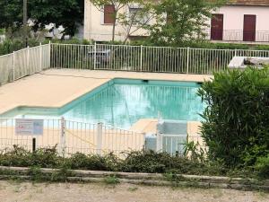 Charmant appartement T3 dans résidence avec Piscine Parking Wifi situé à 10mn de la plage