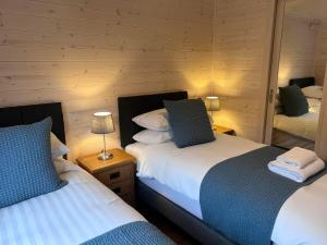 Dovestone Luxury Lodges sleeps 4 - pets welcome