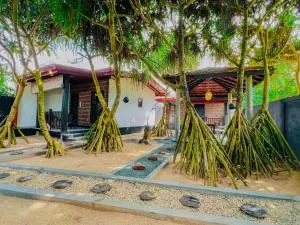 Sea Shell Villa Hikkaduwa 2 Separate Cabanas Ocean Front Villa - Pereliya