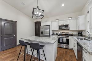 Scenic Golf Retreat with Modern Comforts & Fireplace townhouse