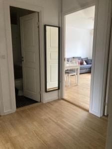 Appartamento con 2 stanze da letto vicino la stazione Metro di Mozart Plads