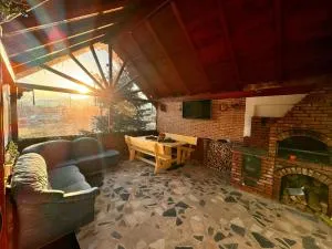 Casa Lucas Toni - Bucşoaia