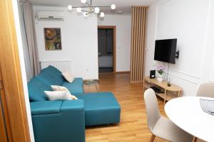 2 bedroom Apartment Private Parking Downtown Novi Sad