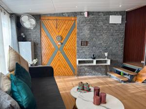 Slice of Heaven - In the heart of Queen of Hills