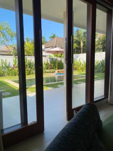 Location, Location, Sunny 2 bedroom 5 min to beach