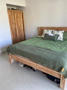 Location, Location, Sunny 2 bedroom 5 min to beach