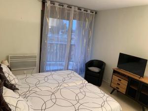 Très jolie studio à louer avec sa belle terrasse de 4m2 idéalement situé dans un hôtel thermale